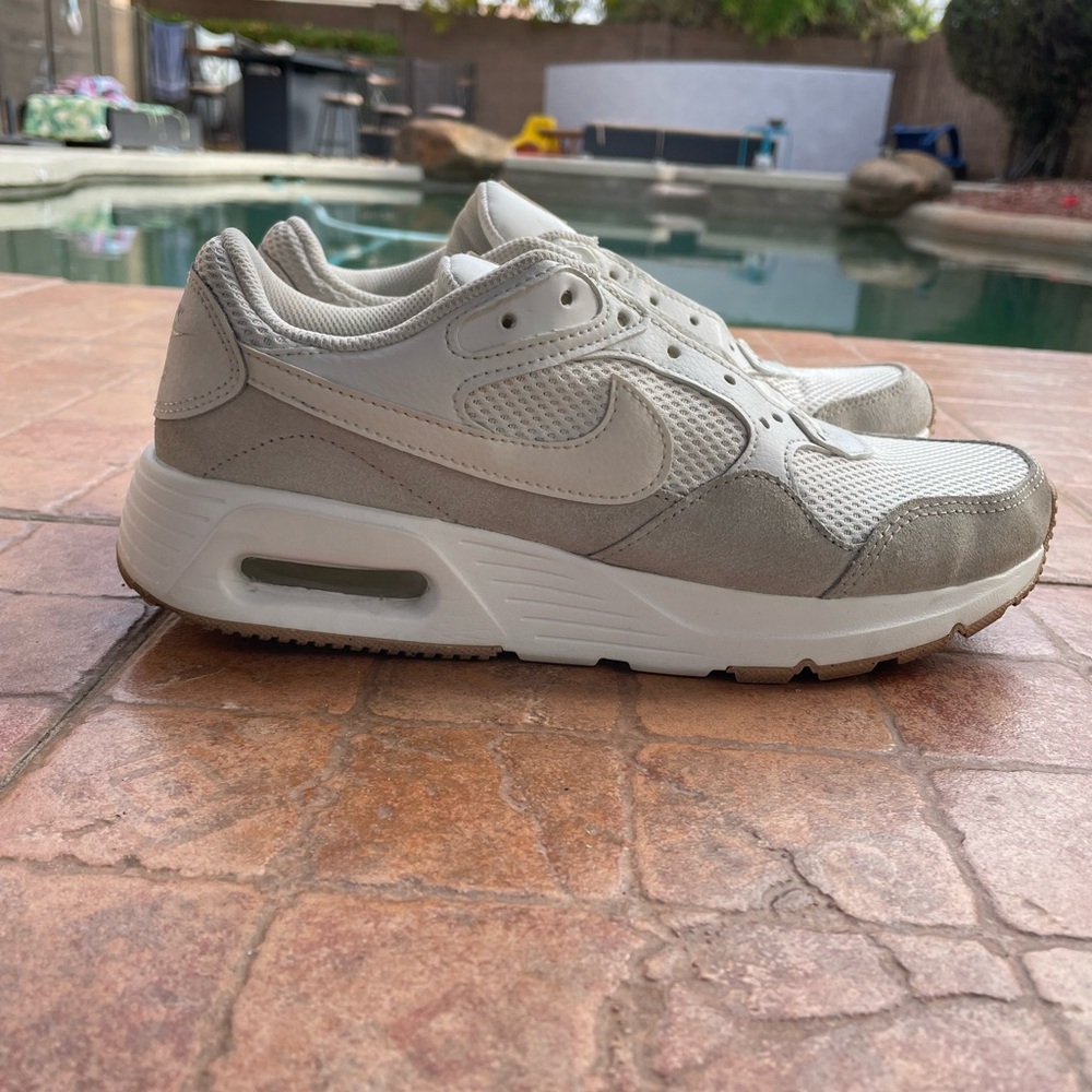 Nike Women's Athletic Shoes in White and Gray